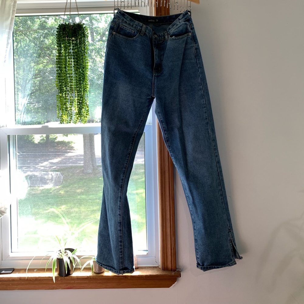 Boohoo 90s High Rise Split Hem Straight Leg Jeans